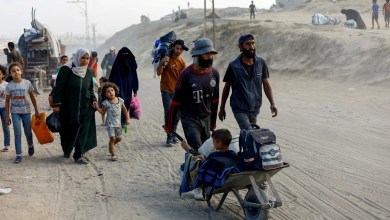 Thousands of Palestinians flee as Israeli troops push into Gaza City Thousands of Palestinians flee as Israeli troops push into Gaza City