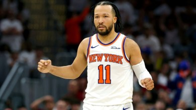 Knicks beat Cavaliers to reach brink of NBA Finals Knicks beat Cavaliers to reach brink of NBA Finals