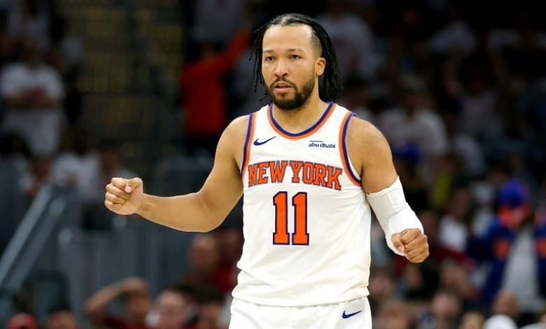 Knicks beat Cavaliers to reach brink of NBA Finals Knicks beat Cavaliers to reach brink of NBA Finals
