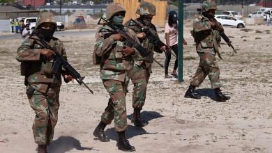 South African army arrive in crime hotspots to help tackle gangs South African army arrive in crime hotspots to help tackle gangs