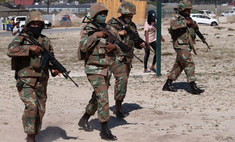 South African army arrive in crime hotspots to help tackle gangs South African army arrive in crime hotspots to help tackle gangs
