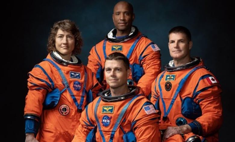 Meet the astronauts about to make history on flight around the moon Meet the astronauts about to make history on flight around the moon