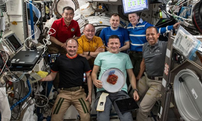 4 astronauts to depart ISS, leaving behind just 3 crewmates to staff the orbiting lab 4 astronauts to depart ISS, leaving behind just 3 crewmates to staff the orbiting lab