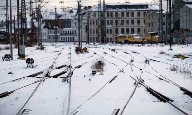 Major railway disruptions persist as Germany braces for more snow Major railway disruptions persist as Germany braces for more snow
