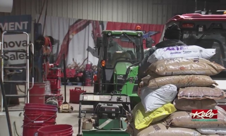 A lack of snow but not a lack of work A lack of snow but not a lack of work