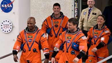 Analysis-NASA’s moon mission tests aerospace old guard as SpaceX, Blue Origin hover Analysis-NASA’s moon mission tests aerospace old guard as SpaceX, Blue Origin hover