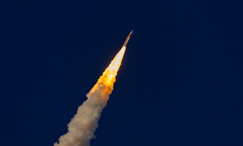 Lucky airplane passengers capture NASA’s Artemis 2 moon launch from the sky Lucky airplane passengers capture NASA’s Artemis 2 moon launch from the sky