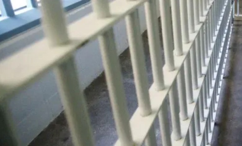 Muncie man held in tavern attack accused of throwing urine at jailers Muncie man held in tavern attack accused of throwing urine at jailers