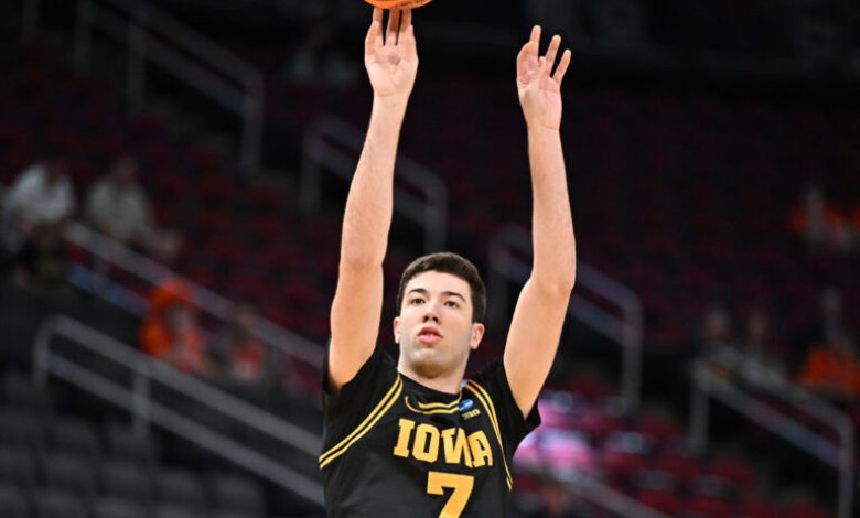 How to live stream Iowa vs Illinois: Elite 8 NCAA Tournament, March Madness, TV channel How to live stream Iowa vs Illinois: Elite 8 NCAA Tournament, March Madness, TV channel