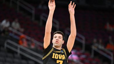 How to live stream Iowa vs Illinois: Elite 8 NCAA Tournament, March Madness, TV channel How to live stream Iowa vs Illinois: Elite 8 NCAA Tournament, March Madness, TV channel