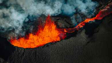 What causes volcanoes to erupt? What causes volcanoes to erupt?