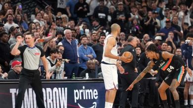 Clippers Blow 25-Point Lead in Stunning Collapse Against Spurs Clippers Blow 25-Point Lead in Stunning Collapse Against Spurs