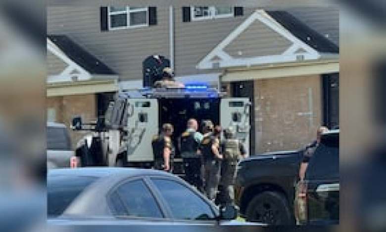 Search for armed robbery suspects leads to SWAT standoff in Montgomery Co. Search for armed robbery suspects leads to SWAT standoff in Montgomery Co.