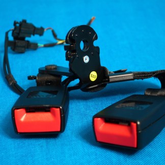 AUDI A1 8X0 ZAPINKI PASÓW TYŁ CZUJNIKI KOMPLET 8X4857739C 2016R AUDI A1 8X0 ZAPINKI PASÓW TYŁ CZUJNIKI KOMPLET 8X4857739C 2016R