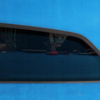 AUDI A3 8V 2,0 TDI SZYBA KAROSERYJNA TYŁ LEWY 2014R 8V3845299G AUDI A3 8V 2,0 TDI SZYBA KAROSERYJNA TYŁ LEWY 2014R 8V3845299G