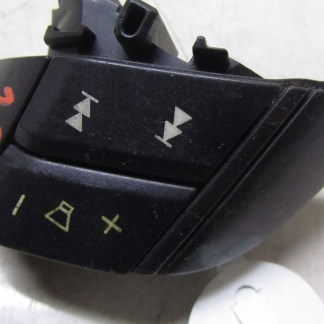 VOLVO XC90 PRZYCISK PRZEŁACZNIK KIEROWNICY 02-07 068/xxx VOLVO XC90 PRZYCISK PRZEŁACZNIK KIEROWNICY 02-07 068/xxx