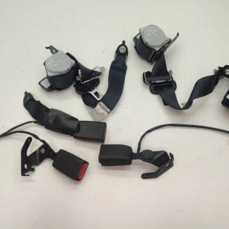 PAS BEZPIECZEŃSTWA ZAPINKA LEWY PRAWY ŚRODKOWY TYŁ INFINITI Q50 AUST109319 PAS BEZPIECZEŃSTWA ZAPINKA LEWY PRAWY ŚRODKOWY TYŁ INFINITI Q50 AUST109319