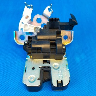 AUDI A3 8V SEDAN 2018R S-LINE 2.0 TDI 110KW ZAMEK KLAPY TYŁ 4H0827505A AUDI A3 8V SEDAN 2018R S-LINE 2.0 TDI 110KW ZAMEK KLAPY TYŁ 4H0827505A