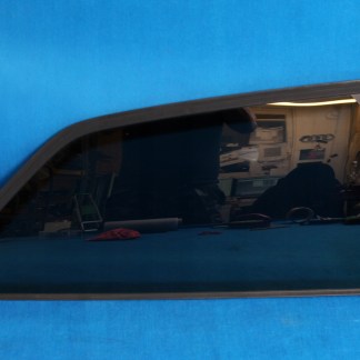 AUDI A3 8V 2,0 TDI SZYBA KAROSERYJNA TYŁ PRAWY 8V3845300G 2014R AUDI A3 8V 2,0 TDI SZYBA KAROSERYJNA TYŁ PRAWY 8V3845300G 2014R