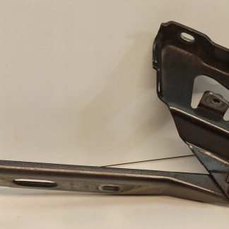 Zawias maski prawy AUDI A4 B8 8K0823302D 8K0823302 D Zawias maski prawy AUDI A4 B8 8K0823302D 8K0823302 D