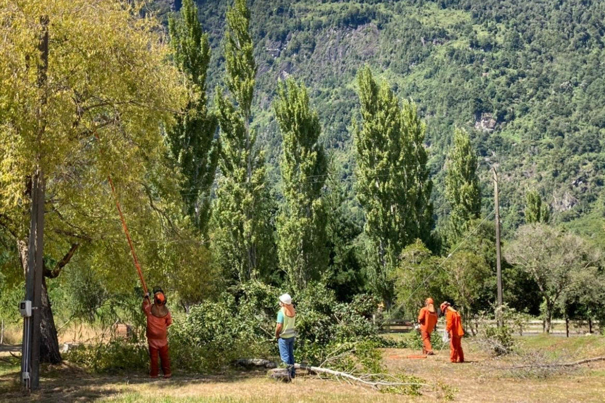 Saesa implementa plan de invierno en Los Lagos para evitar cortes de luz y acelerar la reposición del servicio Saesa implementa plan de invierno en Los Lagos para evitar cortes de luz y acelerar la reposición del servicio