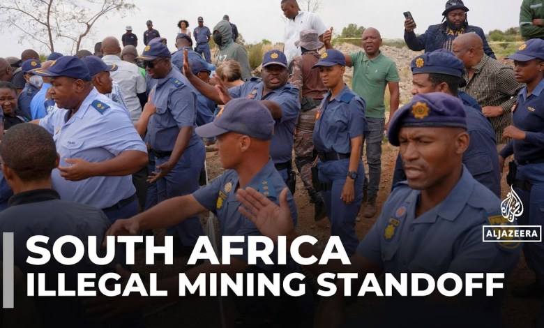 South Africa mining standoff: Reports say 700 held underground by criminal gangs South Africa mining standoff: Reports say 700 held underground by criminal gangs