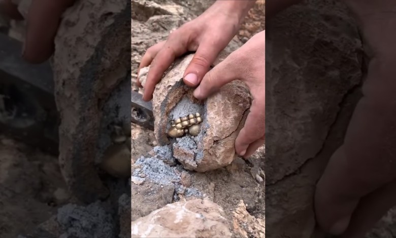 Dangerous job in Gold Mines ( Old Goldmines in South Africa ) Dangerous job in Gold Mines ( Old Goldmines in South Africa )