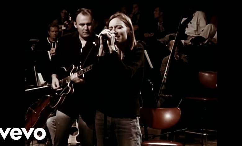 Portishead – All Mine (Live From The Roseland Ballroom NYC) Portishead – All Mine (Live From The Roseland Ballroom NYC)