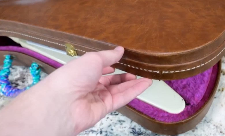 This is NOT a White Flying V… This is NOT a White Flying V…