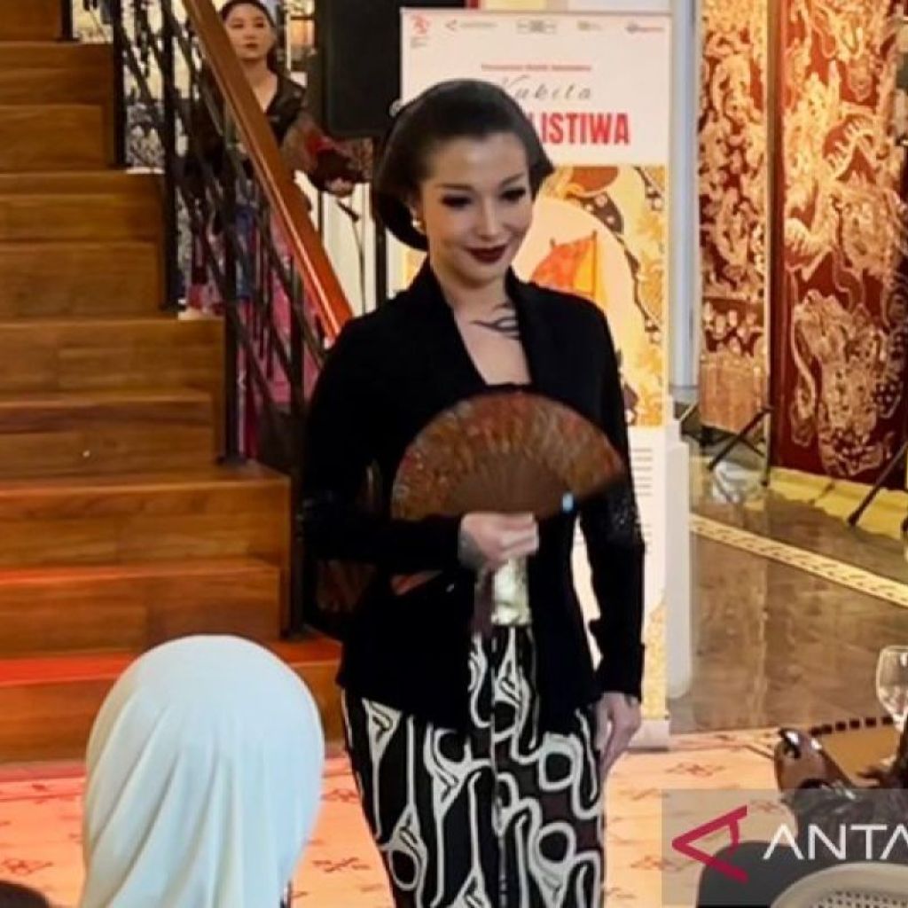 Tren batik kontemporer di tengah kalangan muda Tren batik kontemporer di tengah kalangan muda