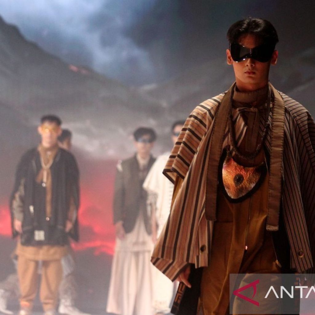 Puluhan desianer tampilkan ratusan karya busana urban pada Malang Fashion Week 2024 Puluhan desianer tampilkan ratusan karya busana urban pada Malang Fashion Week 2024