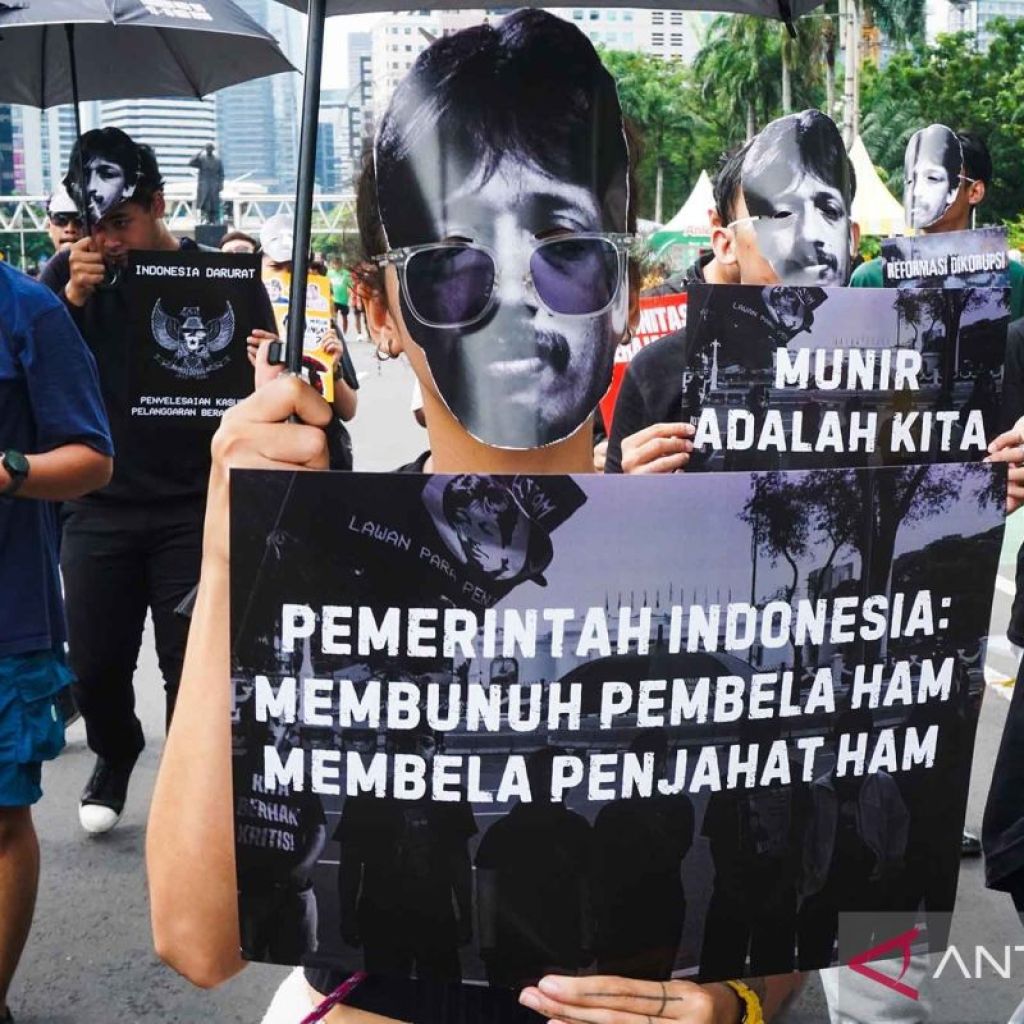 Tuntut penyelesaian kasus HAM pada peringatan Hari HAM Sedunia Tuntut penyelesaian kasus HAM pada peringatan Hari HAM Sedunia