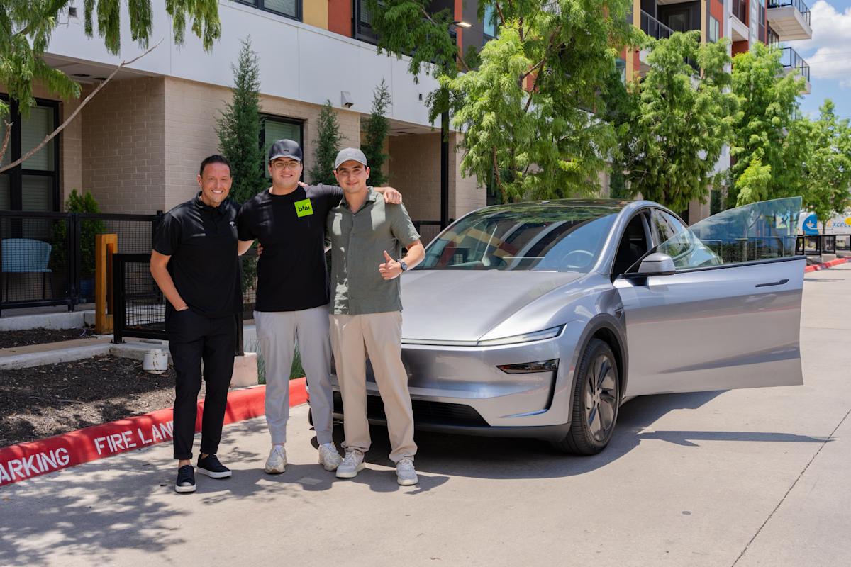 Tesla shows off its first fully autonomous delivery to convince us its self-driving cars work well Tesla shows off its first fully autonomous delivery to convince us its self-driving cars work well