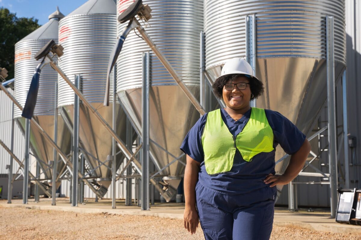 This remarkable student knits, learns languages + debunks Poultry Science myths This remarkable student knits, learns languages + debunks Poultry Science myths