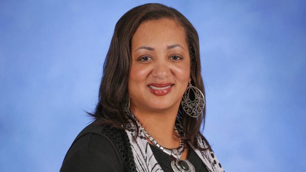 UAH professor receives Outstanding Service Award from the National Communication Association UAH professor receives Outstanding Service Award from the National Communication Association