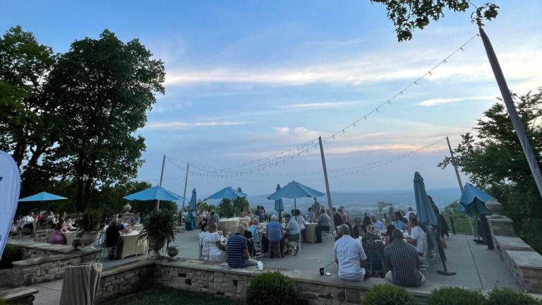 Where to get good food + an amazing view in Huntsville Where to get good food + an amazing view in Huntsville