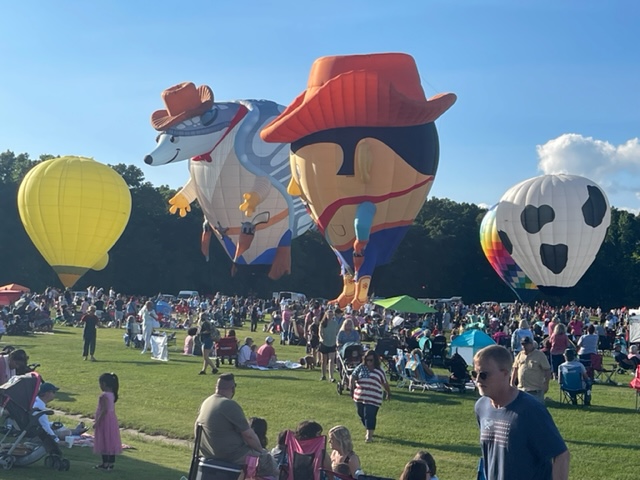 Hot air balloon festival brings thousands of people to Decatur Hot air balloon festival brings thousands of people to Decatur