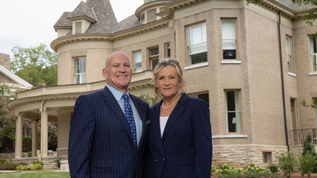 UAH’s Chuck and Jodie Karr make planned gift to university UAH’s Chuck and Jodie Karr make planned gift to university