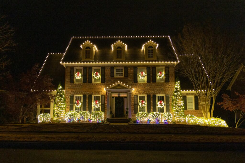 These 5 Huntsville businesses are offering Christmas light installation now These 5 Huntsville businesses are offering Christmas light installation now