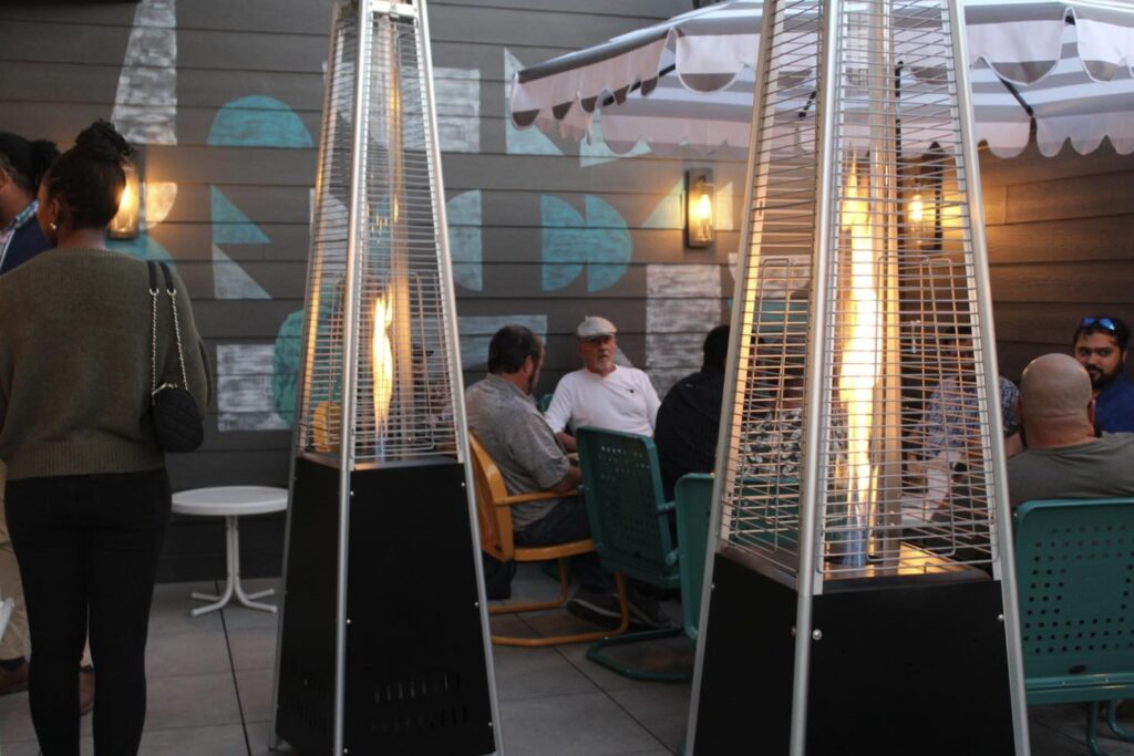 13 heated patios and igloos in the Huntsville area 13 heated patios and igloos in the Huntsville area