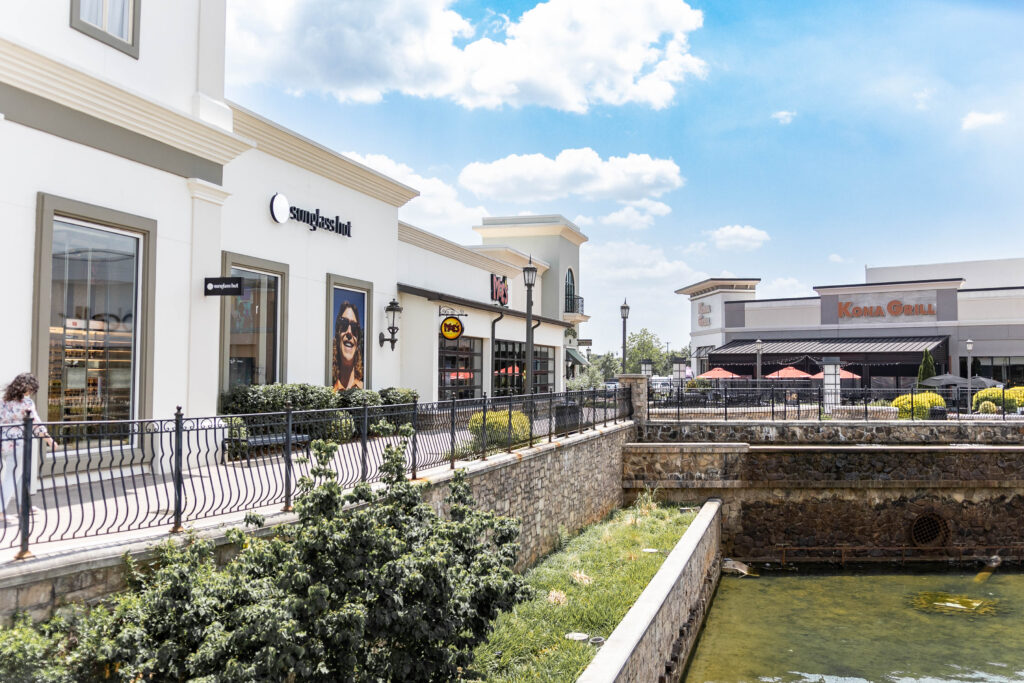 Readers poll shows Bridge Street is the place to shop Readers poll shows Bridge Street is the place to shop
