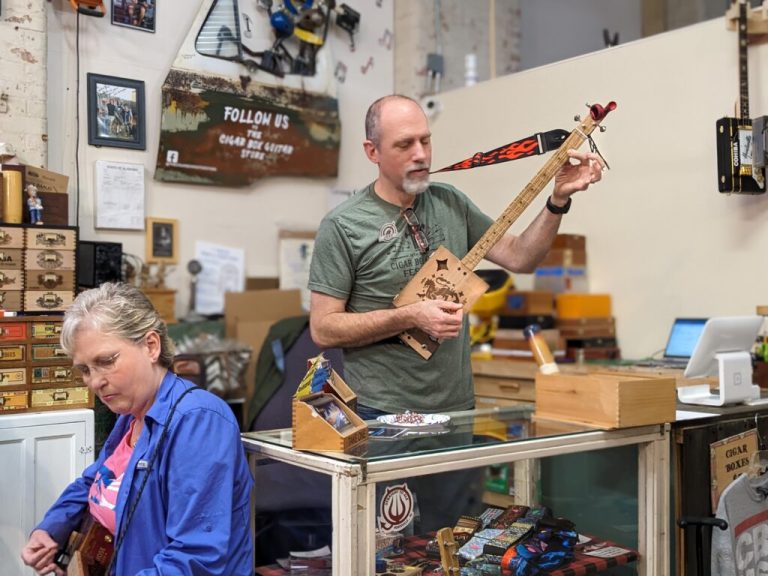 Cigar Box Guitar Festival headlines exciting weekend of events Cigar Box Guitar Festival headlines exciting weekend of events