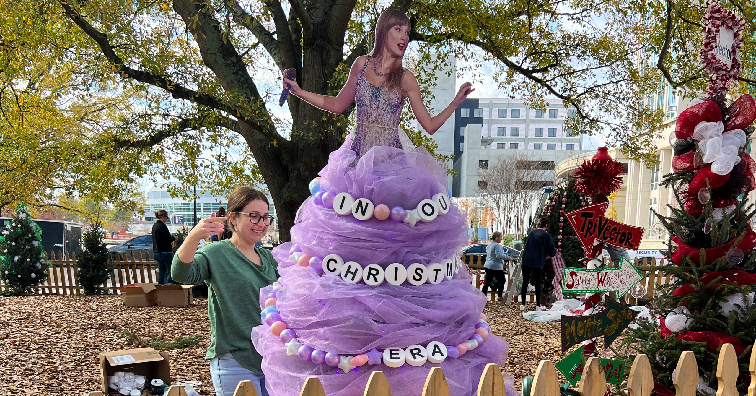 About the viral Taylor Swift Christmas tree in Huntsville… About the viral Taylor Swift Christmas tree in Huntsville…