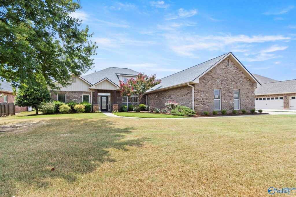 9 Huntsville-area homes to check out now — from Guntersville to Decatur 9 Huntsville-area homes to check out now — from Guntersville to Decatur