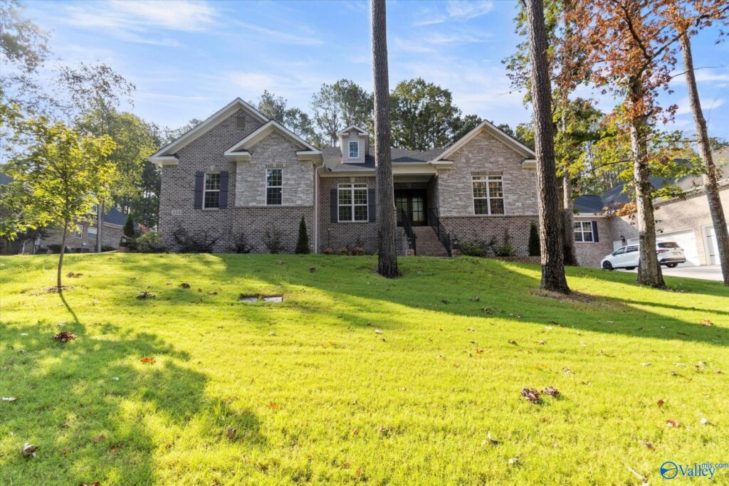 9 Huntsville-area homes on the market right now 9 Huntsville-area homes on the market right now