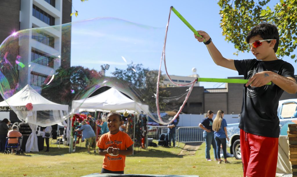 Halloweekend in Decatur: Costume parties, sweet treats, pumpkin painting + big fine arts fest Halloweekend in Decatur: Costume parties, sweet treats, pumpkin painting + big fine arts fest