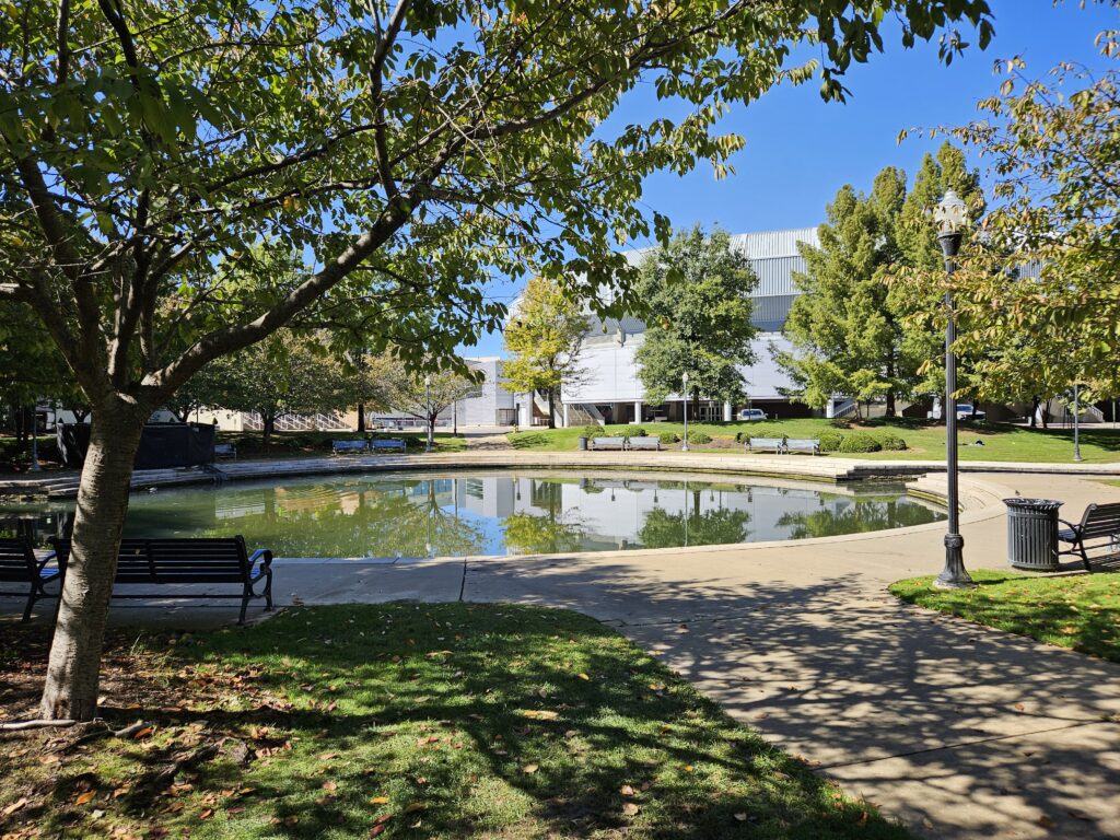 How to spend a fall morning downtown as a college student How to spend a fall morning downtown as a college student