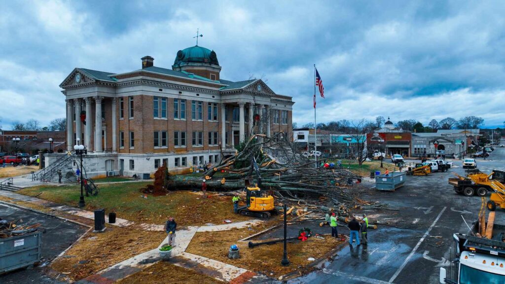 Community gathers to support Athens after tornado’s destruction in downtown—how you can help now Community gathers to support Athens after tornado’s destruction in downtown—how you can help now
