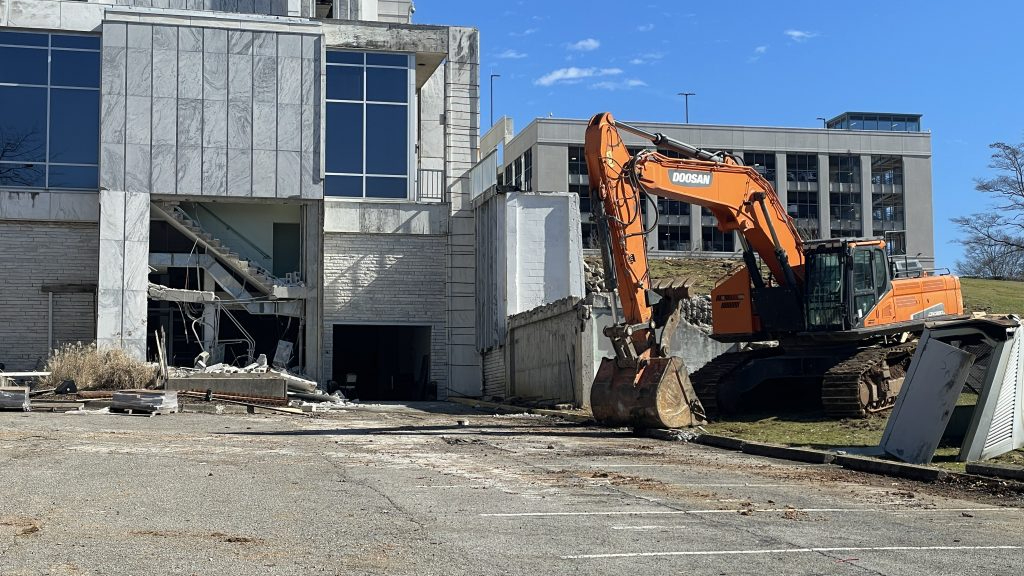 Demolition now underway for former Huntsville City Hall building Demolition now underway for former Huntsville City Hall building