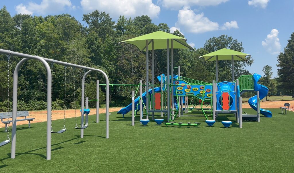 Sunshine Oaks Park now open, includes disc golf + new playground Sunshine Oaks Park now open, includes disc golf + new playground